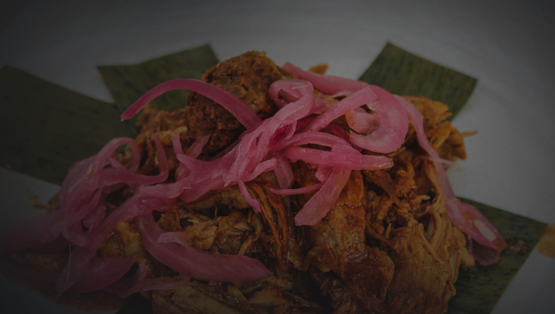 Gastronomia yucateca reconocida  por su sabor como  la cochinita pibil, sopa delima y relleno negro .